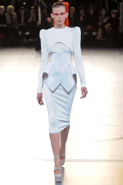 Look 8
